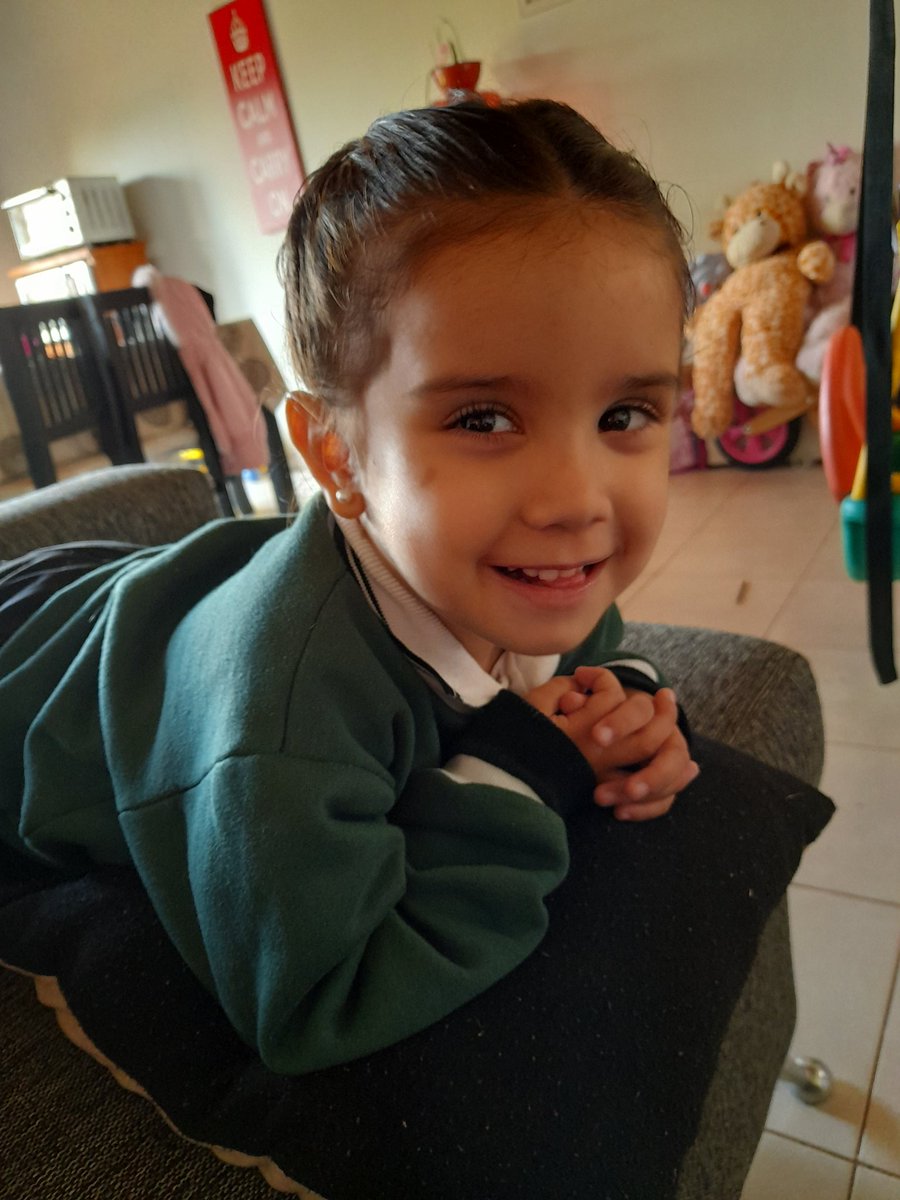 Familia, amigxs, conocidxs.  Pido cadena de oración para mi sobrina Isabella Jazmin Atampi, se encuentra internada en bs as atravesando una enfermedad. 
Muchas gracias 🙏🙌