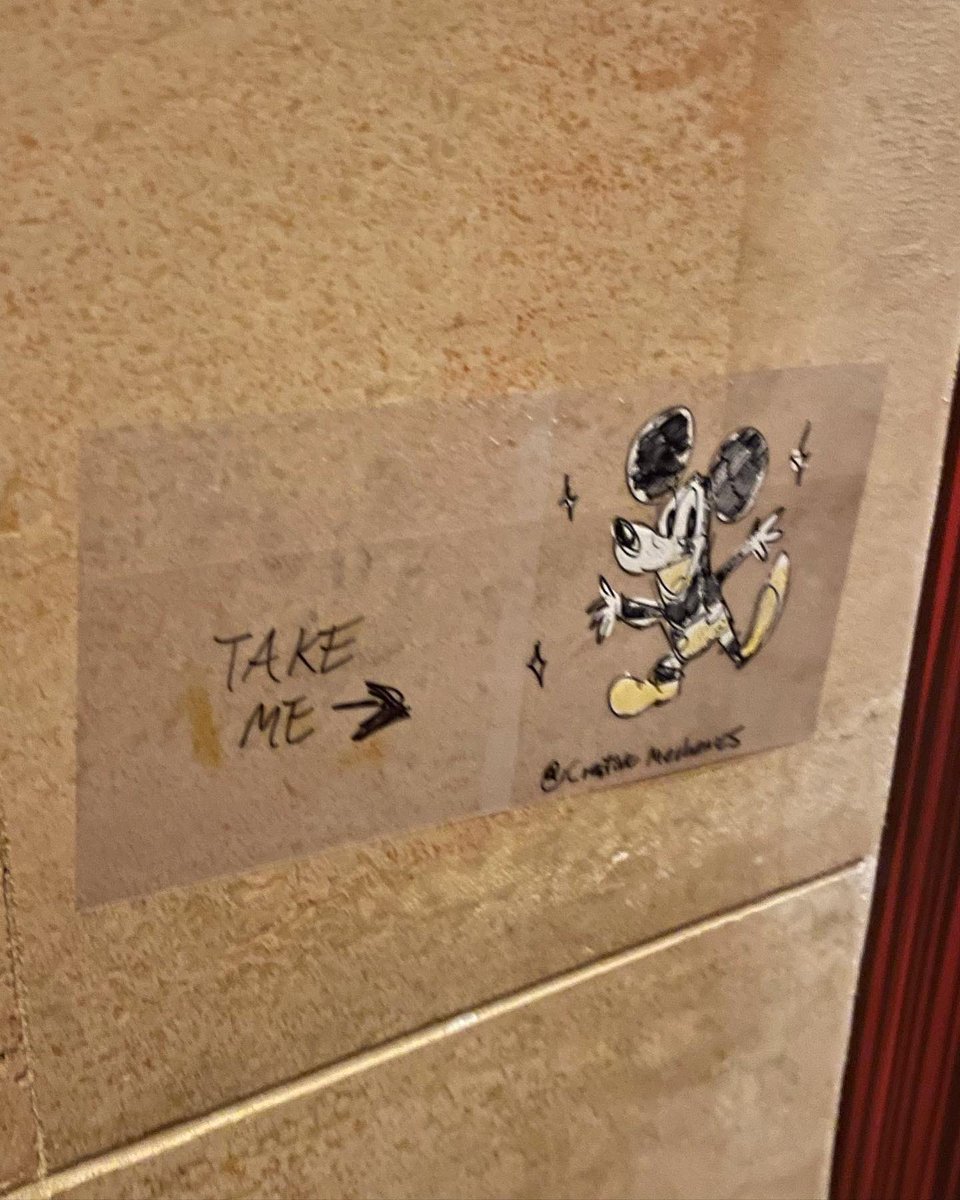 creativemechncs's tweet photo. DisneyWorld Art Drops! 2/2
.
How do you make waiting in long lines more bearable? Do little post-it note sketches to pass the time!
.
#postitnoteart #postitnotes #stickynoteart #stickynotesketch #disneyart #disneyworld #artdrop #artdropday #streetart #foundart #sketchbook https://t.co/8fpNEt0pCT