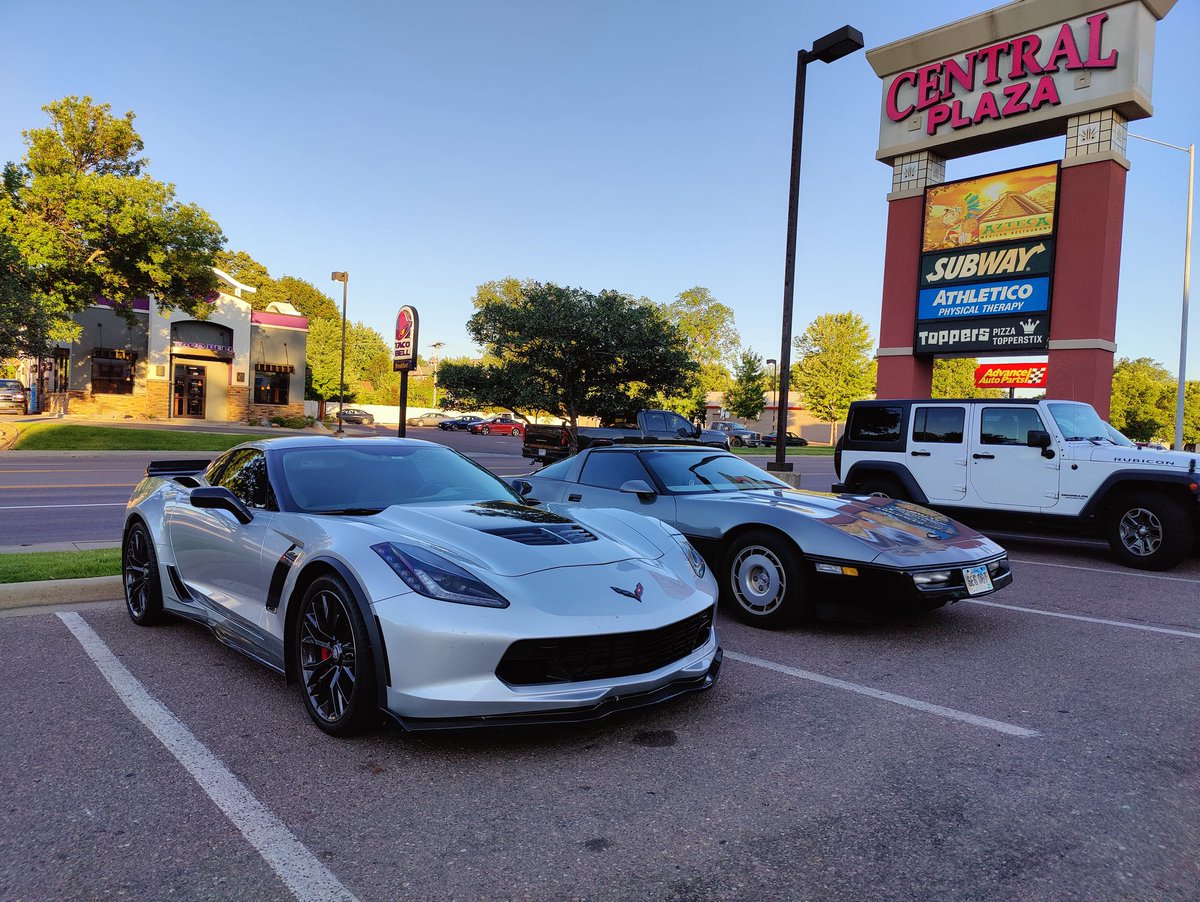 DrawingDriver's tweet photo. Chill out after work.
#Blackfire #Komandr #TeenTitans #CorvetteBlackfire #C4Corvette #C7Corvette #Z06 https://t.co/FZeNdqlOJd
