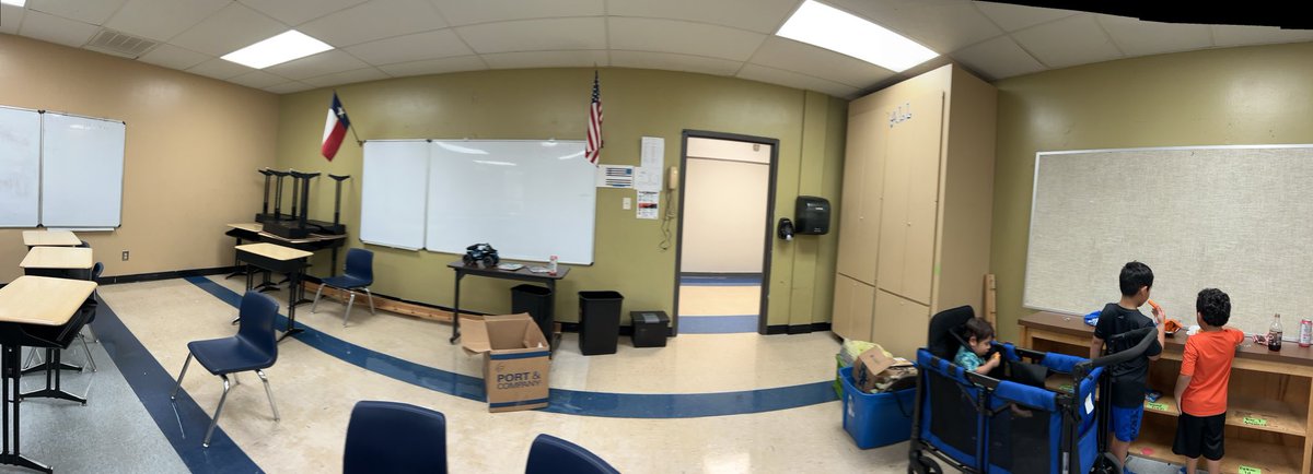 mathtchr84's tweet photo. I have some WORK to do 😭 #newschoolyear #newjob #newroom #sameheart #forkids
My 3 little helpers were not interested, so to the babysitter it is for the next two days 😂 Mama has to get this room/office going…kiddos come Aug. 11!!! 💙🐾 #BiteEmBulldogs 💙🐾 https://t.co/y8SkU93YBK