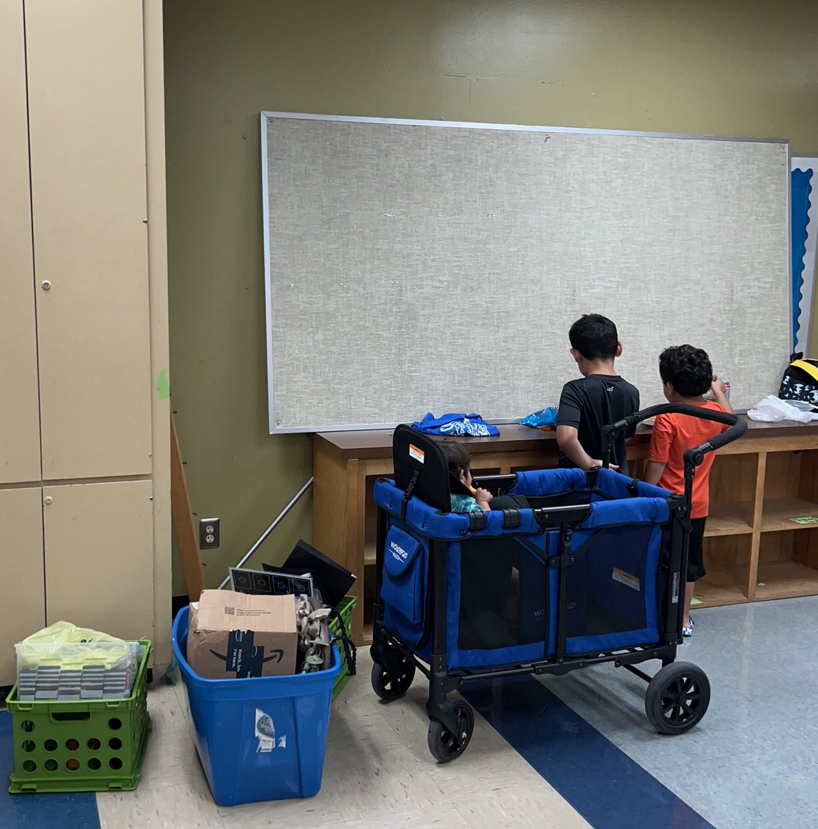 mathtchr84's tweet photo. I have some WORK to do 😭 #newschoolyear #newjob #newroom #sameheart #forkids
My 3 little helpers were not interested, so to the babysitter it is for the next two days 😂 Mama has to get this room/office going…kiddos come Aug. 11!!! 💙🐾 #BiteEmBulldogs 💙🐾 https://t.co/y8SkU93YBK