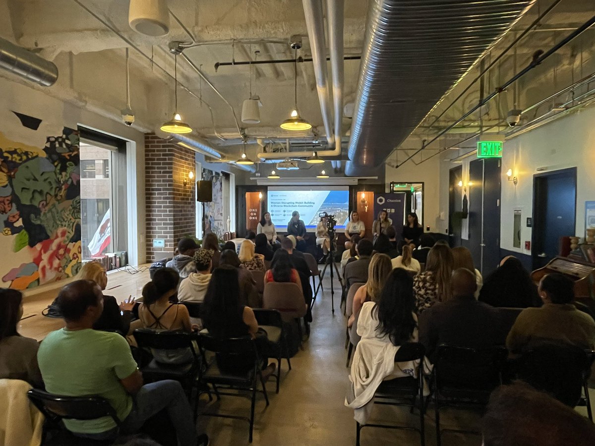 LinkedKC's tweet image. San Francisco ‘Women Disrupting Web3’ event in full swing! Full house tonight! Shouts out to out to our panelists and guests for coming out and supporting women in tech👸⛓