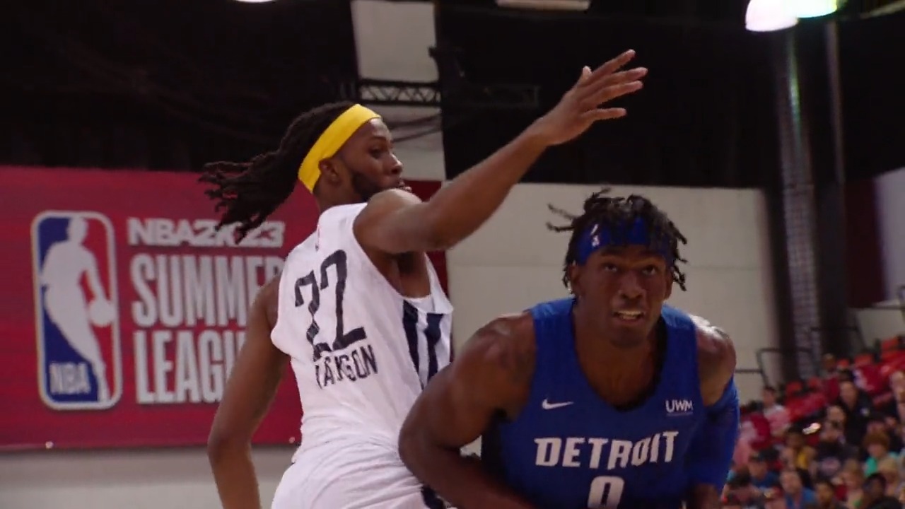 NBA on Twitter "Jalen Duren with a dropstep reverse layup combo 