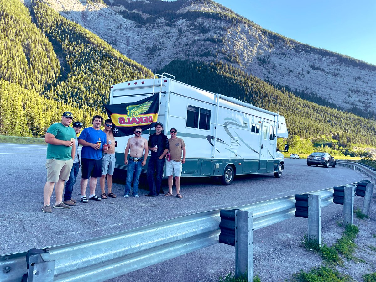 Some Ontario boys cutting a swath rolling threw the mountains #calgarystampede2022 <a href="/DEKALB_Canada/">DEKALB Canada</a>