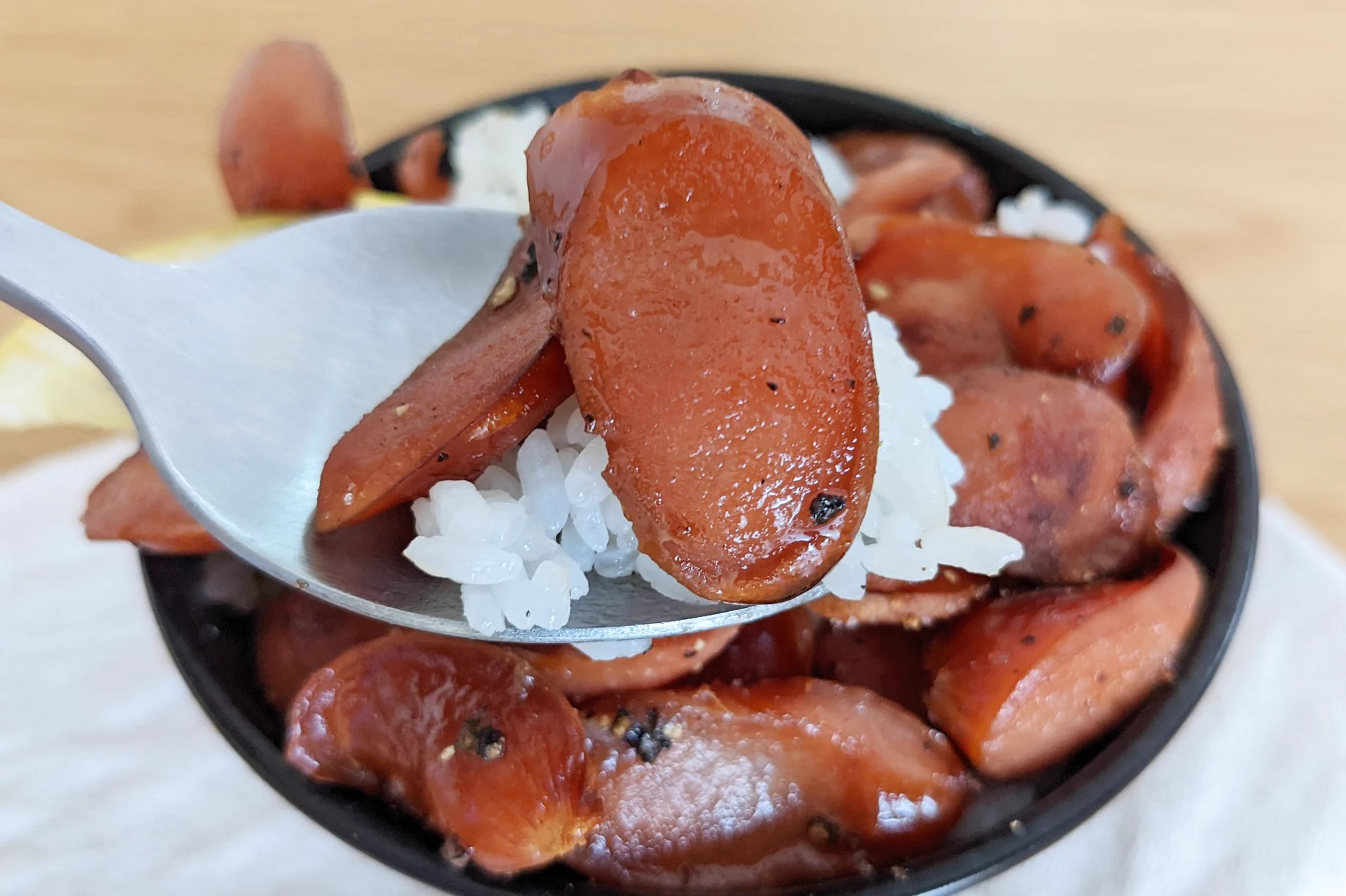 これぞ究極の男飯！？超絶品ウインナー塩レモンペッパー丼
