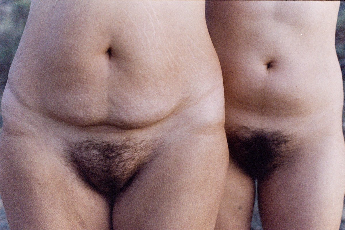 _anaharff's tweet photo. ¿Estas vulvas te molestan?  
.
.
Lo que debería molestarte es que no tengamos derecho de elegir cómo queremos habitar nuestros cuerpos. https://t.co/XNBTyFHODs