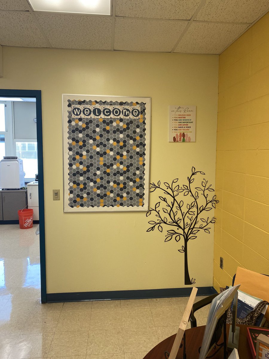 _MrsDunham's tweet photo. Making progress on my office! #assistantprincipal https://t.co/dp5AFpgn4W