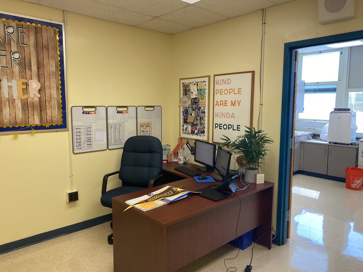 _MrsDunham's tweet photo. Making progress on my office! #assistantprincipal https://t.co/dp5AFpgn4W
