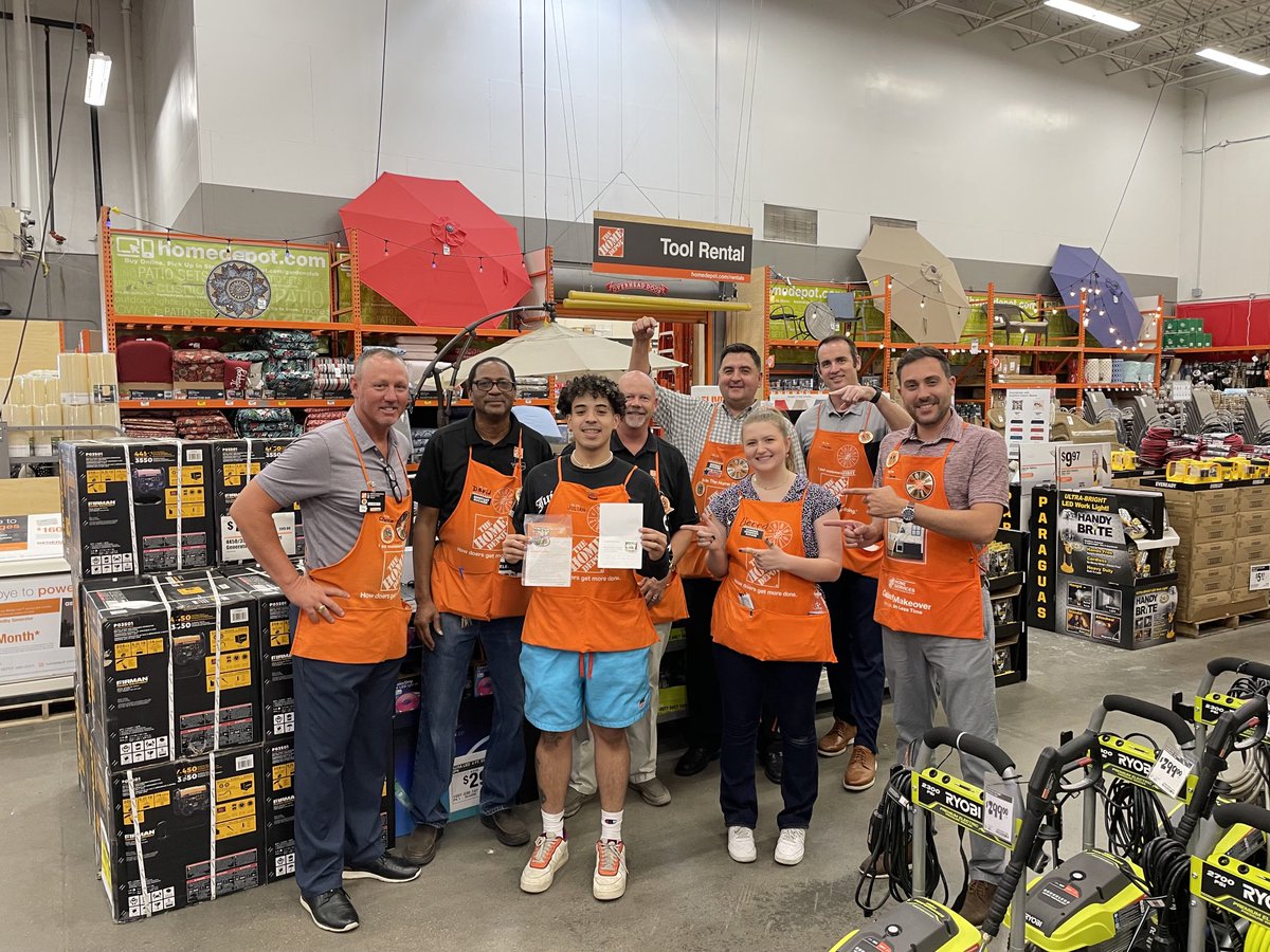 Had a lot of fun walking stores in D92 today with Jarrod and Kevin!
Outstanding partnership, communication and execution. Thank you all for the hard work and commitment to being your best!