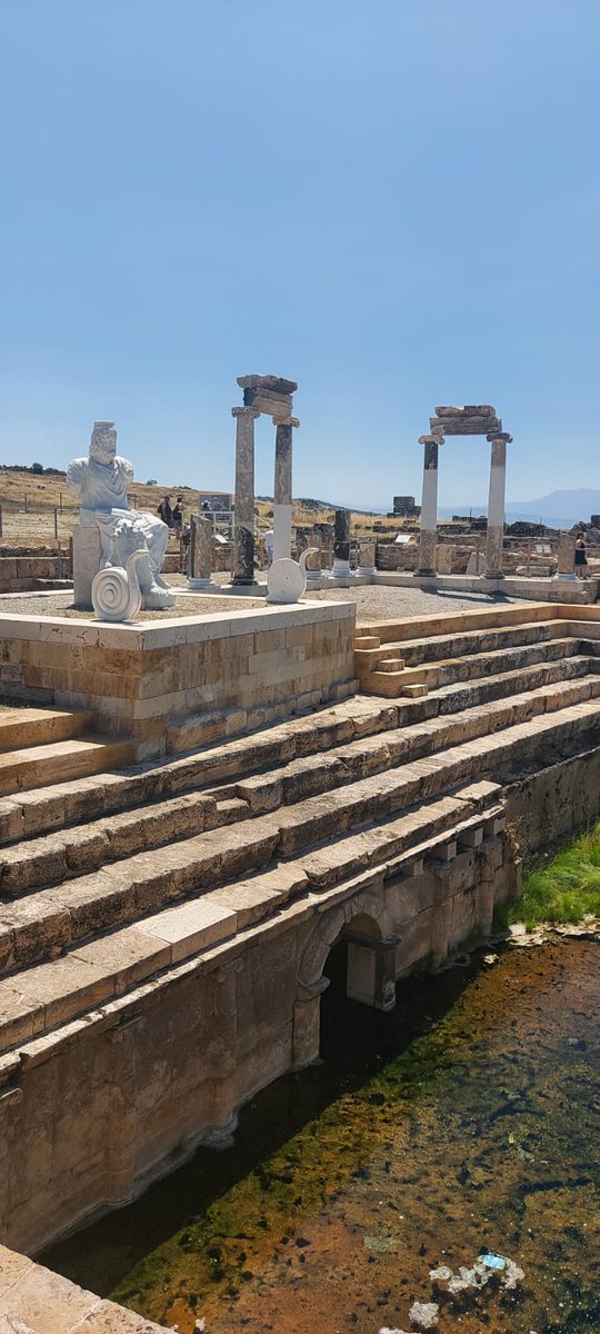 TurcjaOnline's tweet photo. Turcja. Dla zwiedzających otwarto Piekielne Wrota znajdujące się w Hierapolis -Pamukkale w prowincji Denizli   https://t.co/U4wNAO32WV
#turcja #historia #zabytki #wakacje #biblijnaturcja #polkawturcji #turcjaonline #pamukkale #hierapolis #plutonium @TurcjaOnline @TRAVELTV_2021 https://t.co/x1LLIrEcFc