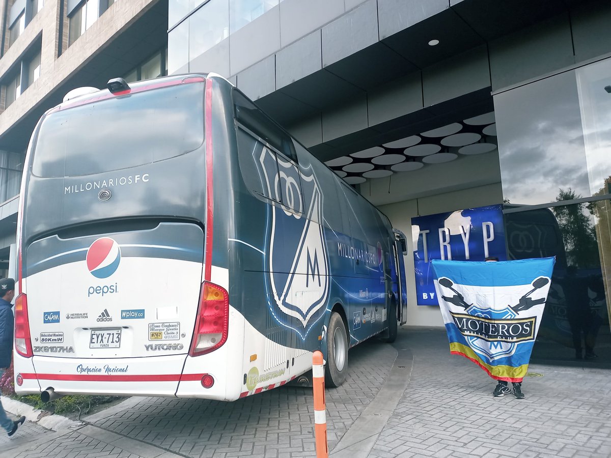 MMC_oficial's tweet photo. #SeRobaronElClub 
Lo que nunca pudieron fue parar esta hinchada! 🏍️⚽Ⓜ️
#LosQueRuedanConMillos #MMC #MFC #NoRobenMasAMillos
@MMC_oficial https://t.co/XAhDXsucQX