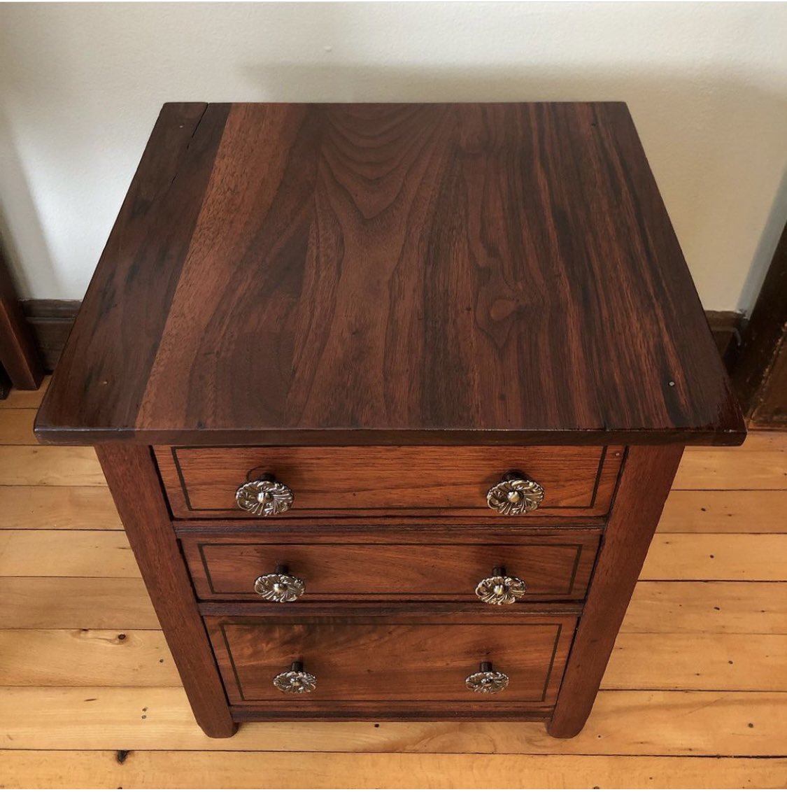 worstmichael's tweet photo. Friendly reminder that I restore wooden furniture and am accepting new projects now that I’m unemployed. My rates are flexible and I’m willing to agree to a flat cost before starting. I can pickup/drop off for free in Milwaukee area. DM if you’re interested! https://t.co/VuWk0iFmnN