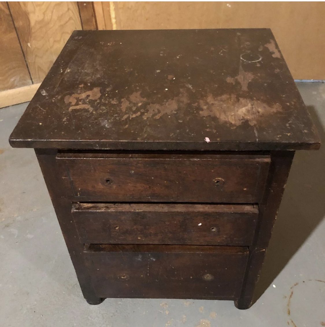 worstmichael's tweet photo. Friendly reminder that I restore wooden furniture and am accepting new projects now that I’m unemployed. My rates are flexible and I’m willing to agree to a flat cost before starting. I can pickup/drop off for free in Milwaukee area. DM if you’re interested! https://t.co/VuWk0iFmnN