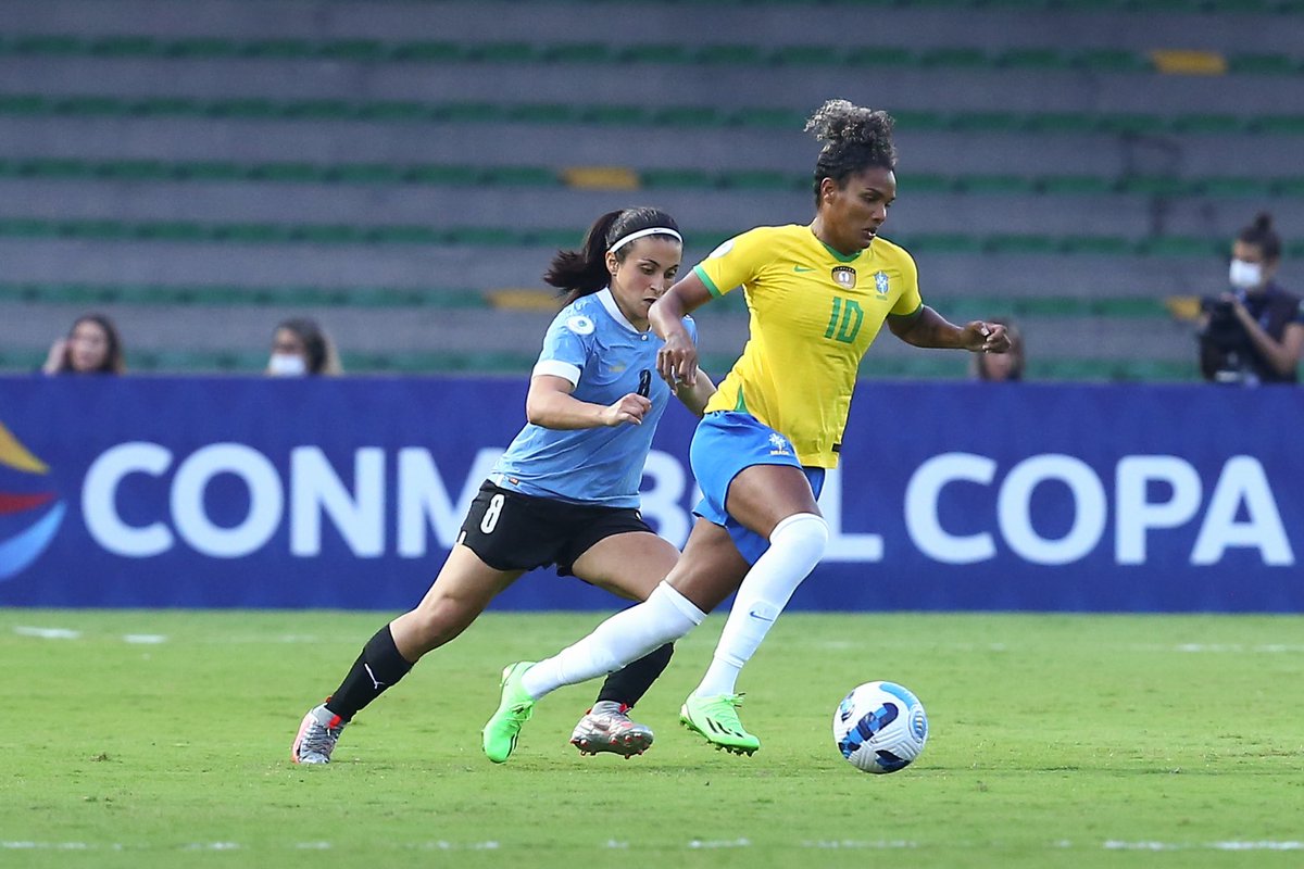 WosoMagazine's tweet photo. 🌎 #CopaAmericaFemenina GRUPO  🅱️

Fase de grupos: 2️⃣ partido

@AUFfemenino 🇺🇾 0️⃣➖3⃣ @SelecaoFeminina 🇧🇷

⚽ 🇧🇷 @adrisilva_16 (x2) y @Debinha7

🏟 Estadio Centenario

#wosomagazine🧩 #Uuguay #GuerreirasDoBrasil https://t.co/b5uHtlURCF