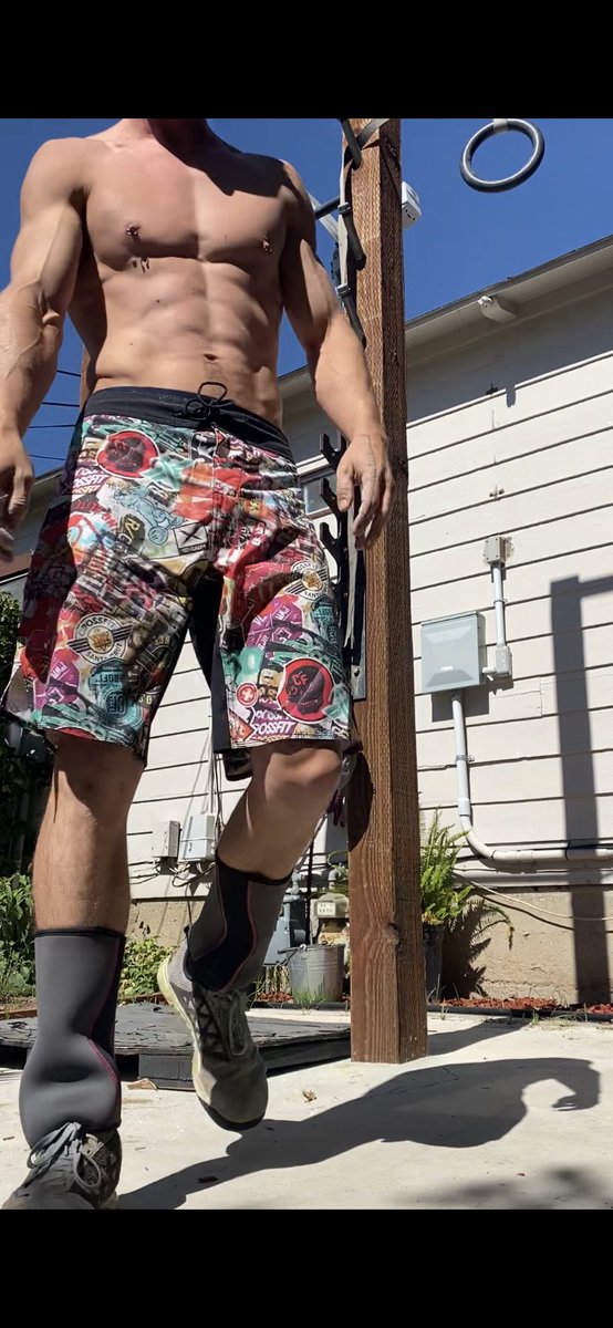 Mid workout shot… anyone wanna come give me a massage??