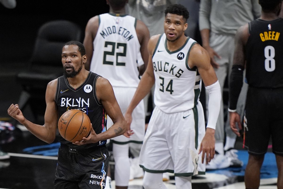 NBAMemes's tweet image. Giannis Antetokounmpo has out-scored Kevin Durant in every season since 2017 😬