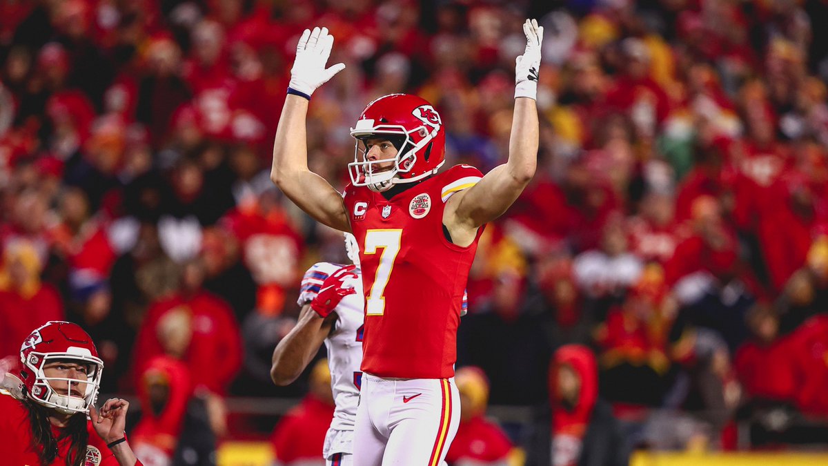 Chiefs's tweet photo. Paid to be on the money 💸 @buttkicker7 https://t.co/KYfjTvuWWd