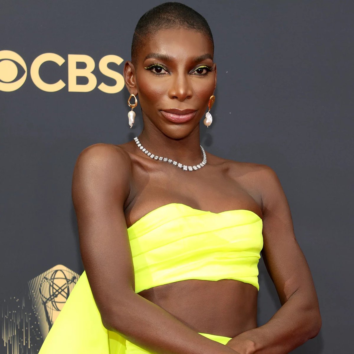 mefeater's tweet photo. .@MichaelaCoel and @donaldglover to star as Mr. and Mrs. Smith in Amazon’s TV reboot 💕

https://t.co/NCAswhawC5 https://t.co/ymZuK2ov3h