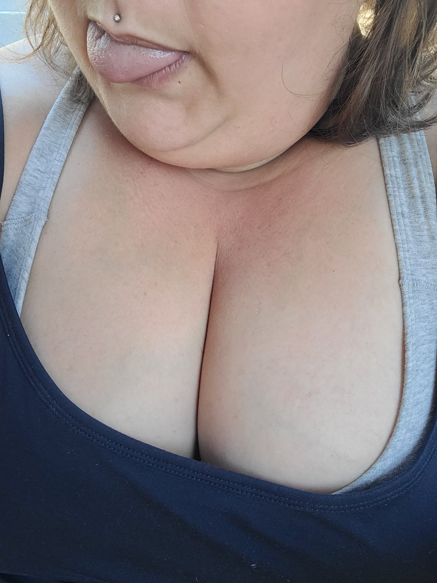 fatbaby3332921's tweet photo. #piercedprincess #tattooedgirl #inkedandincredible #bigbeauty #rolls https://t.co/kO1ESJKNSR