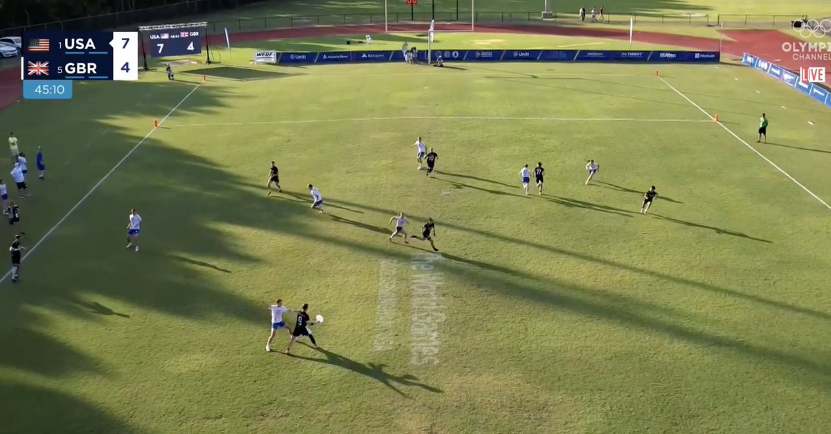 LOVE this angle for frisbee. can watch all the action up field! LET'S MAKE THIS THE NORM