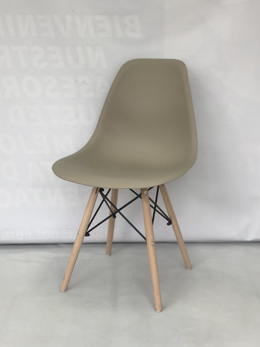 tralumglass's tweet photo. Hace mucho que no twiteabamos y hoy les traemos la noticia de que tenemos para su oferta las sillas Eames! Con envío a todo el país y pago contraentrega #silla #sala #decoracion #eames https://t.co/mkm9ybLdLl