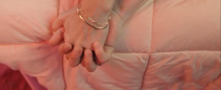 devilishlyurie's tweet photo. I wouldn’t be me if I didn’t point out the hand content https://t.co/Wyqr6IARSg