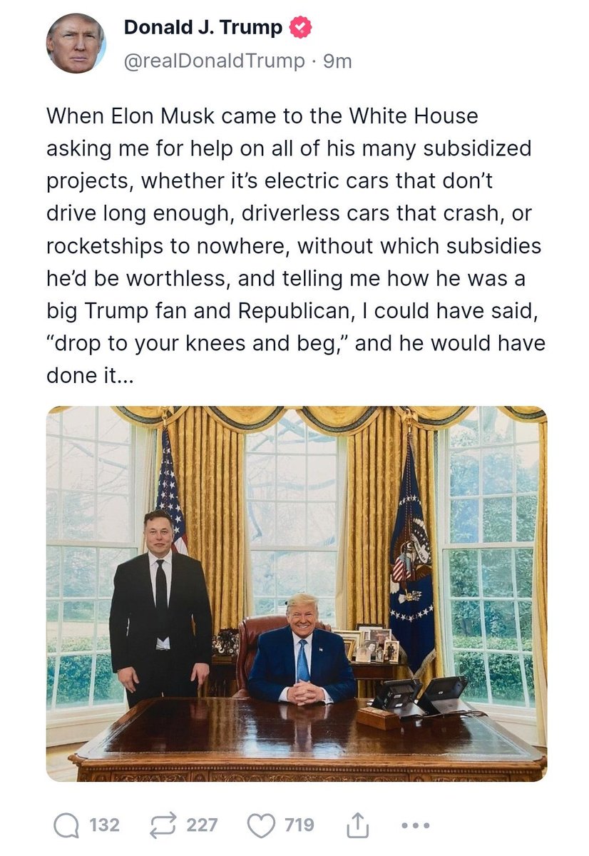shoe0nhead's tweet photo. GET HIS ASS (????) https://t.co/l5jEuVLdf1