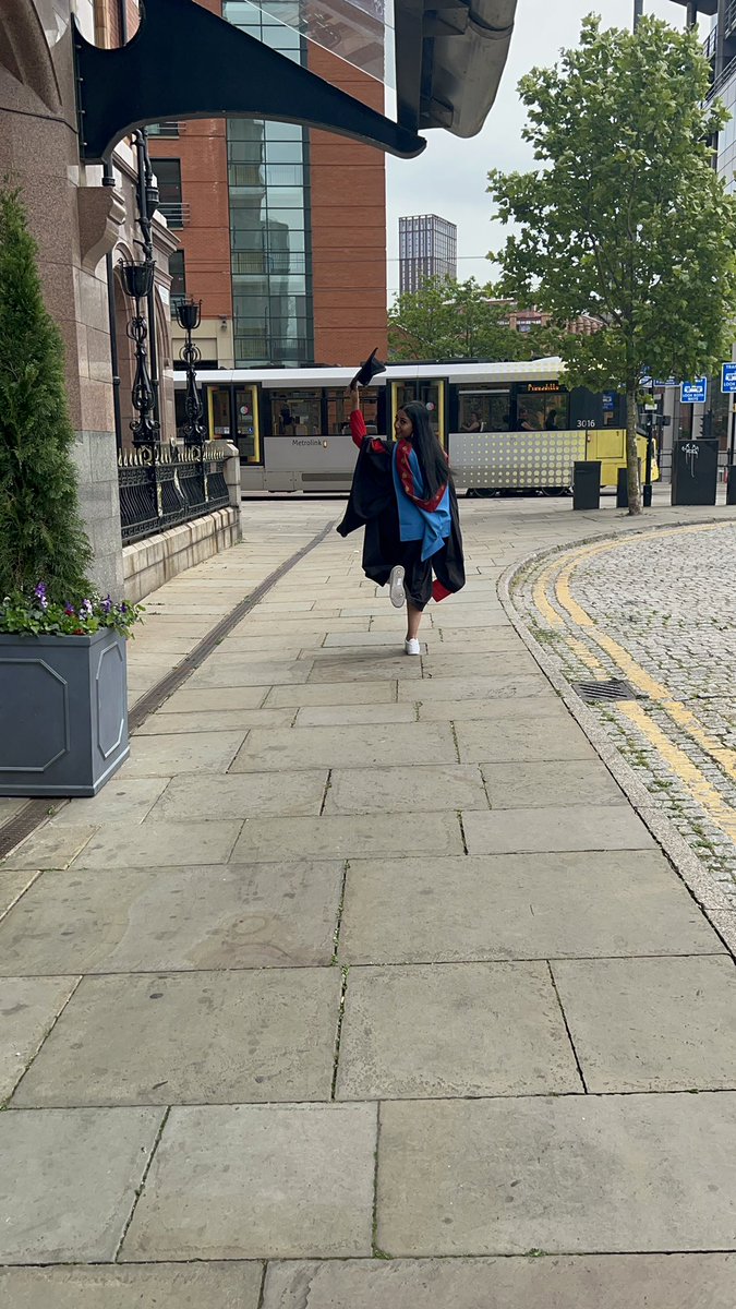 Hiz_Mistry's tweet photo. Class of 2020 👩🏽🎓❤️ MMU💛💪🏽 @ManMetUni #Manmetgrad https://t.co/NSfWG6WUat