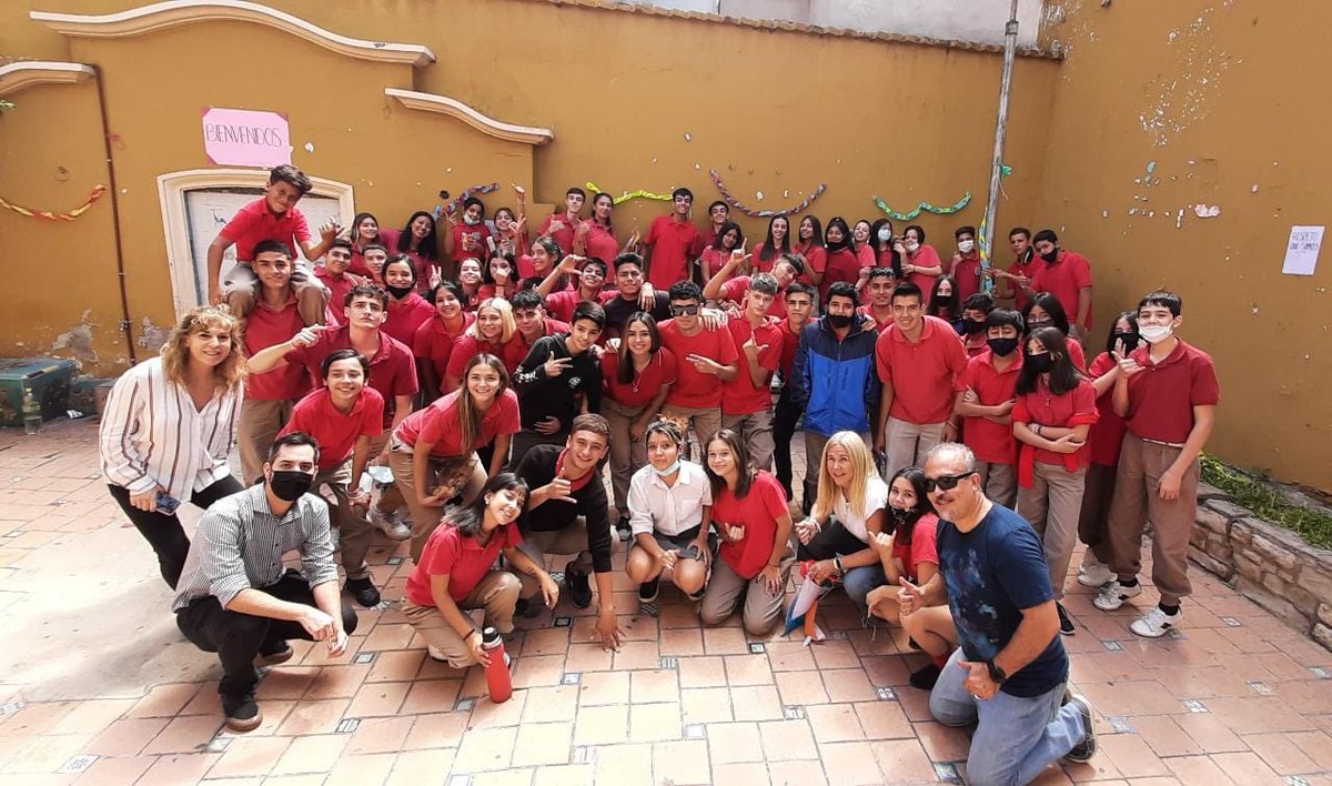 DeboraEllena21's tweet photo. Por la educación de nuestros chicos y por el empleo de los docentes y no docentes, le pedimos al Gobierno de Mendoza que nos den un lugar acorde para que los chicos puedan continuar el año escolar como corresponde. @MzaDGE @rodysuarez háganse cargo! https://t.co/IJNwLtji7C