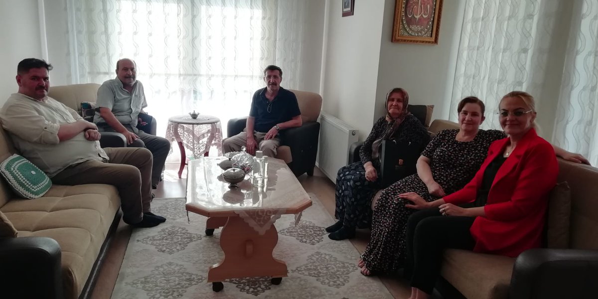 burhaniyeilceak's tweet photo. 15 Temmuz Şehidimiz Mustafa Serin’in çok kıymetli annesini Kurban Bayramı vesilesiyle ziyaret ettik. Şehidimizin ruhu şad, mekanı cennet olsun. 🇹🇷 https://t.co/bkDzqqNtYm