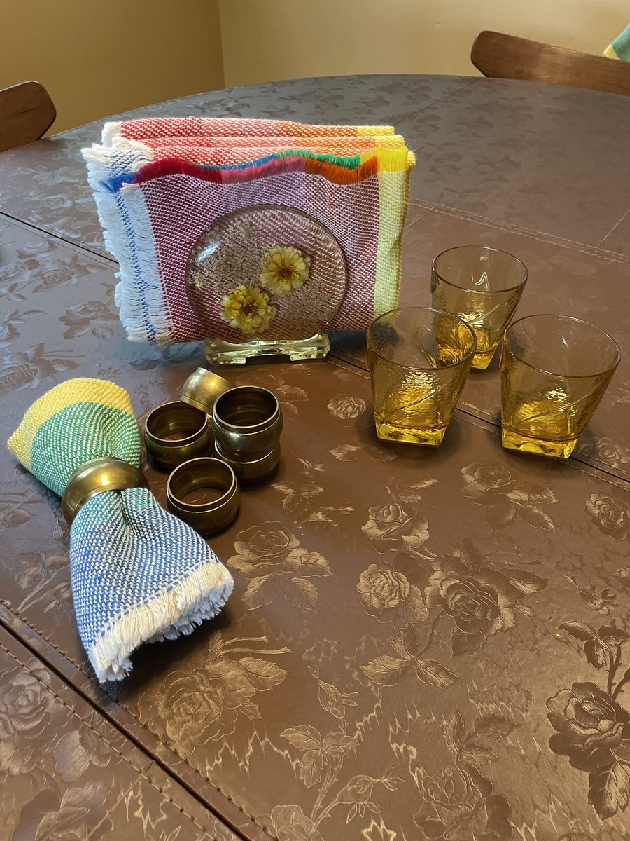 ErasShoppe's tweet photo. New thrifted treasures, they’ll go to my space at https://t.co/HEVTtjCRNa in the next few weeks. #erasshoppe #vintage #antiques #brass #wallpockets #anchorhocking https://t.co/xnOPlNxX0b