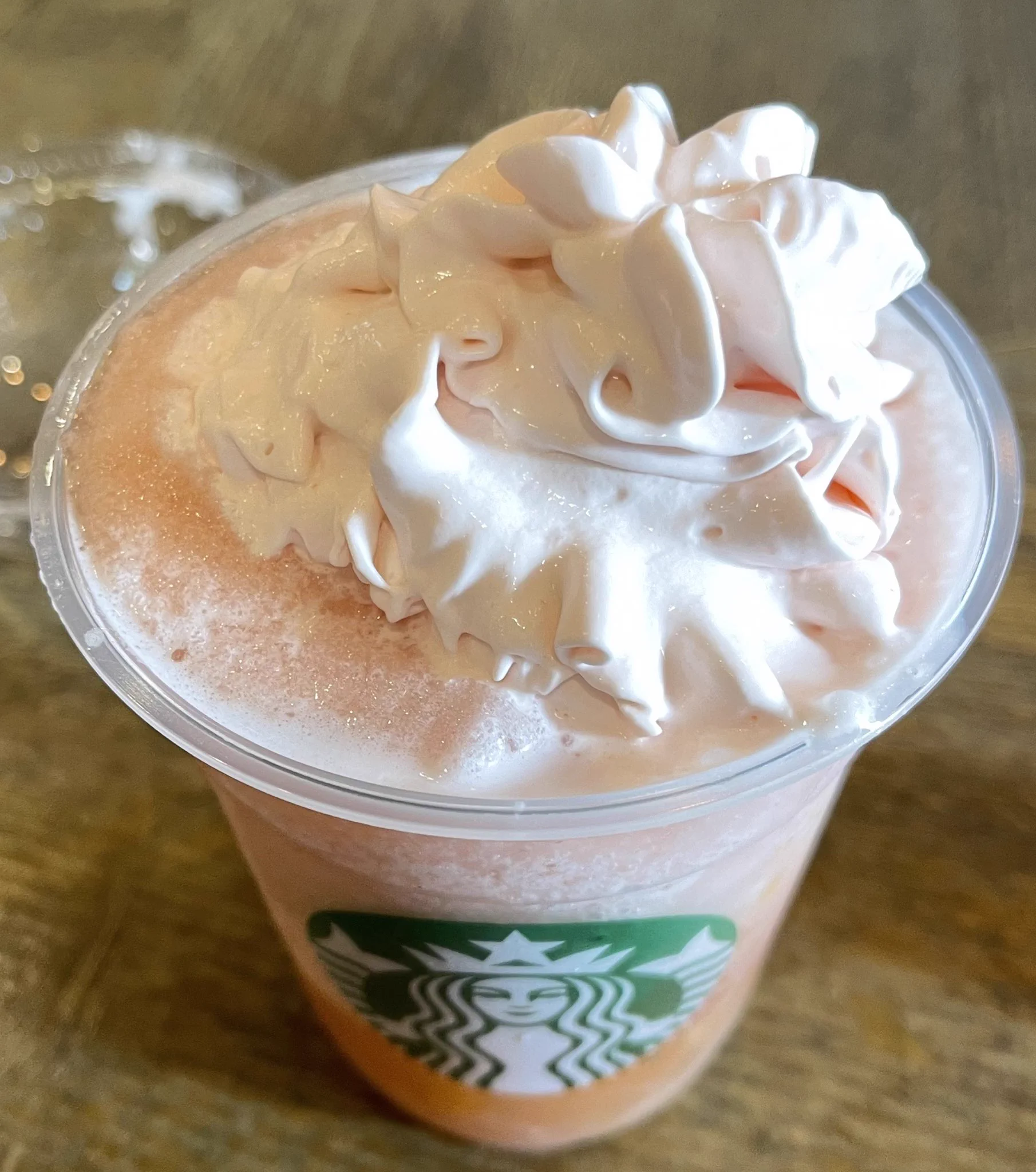 スタバ新作、桃フラペチーノ！美味しく飲める裏技カスタム大公開♪