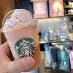スタバ新作、桃フラペチーノ!美味しく飲める裏技カスタム大公開♪