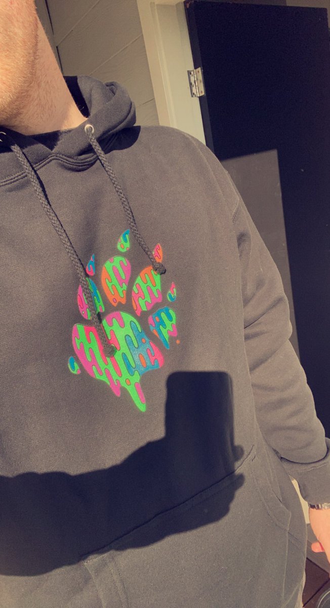 SIZZLED_OSRS's tweet photo. My @MutantShibaClub merch showed up. Comfy ASF 🔥 https://t.co/xCrPB6HDub