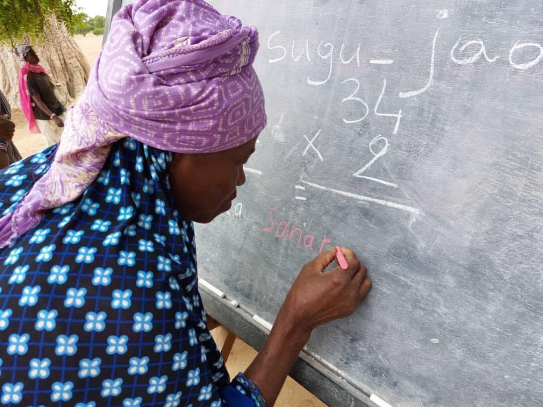 ONG_Amedd's tweet photo. Dans le cadre du projet "Un Seul Monde Sans Faim ", #ONG_AMEDD en partenariat  avec  #DVV_International a organisé une évaluation du niveau des apprenants en Lecture, Écriture et Calcul sous la supervision du Chargé Alphabétisation de l'académie d'enseignement de #Koutiala https://t.co/povMkaG7v3