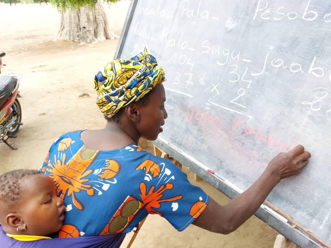 ONG_Amedd's tweet photo. Dans le cadre du projet "Un Seul Monde Sans Faim ", #ONG_AMEDD en partenariat  avec  #DVV_International a organisé une évaluation du niveau des apprenants en Lecture, Écriture et Calcul sous la supervision du Chargé Alphabétisation de l'académie d'enseignement de #Koutiala https://t.co/povMkaG7v3