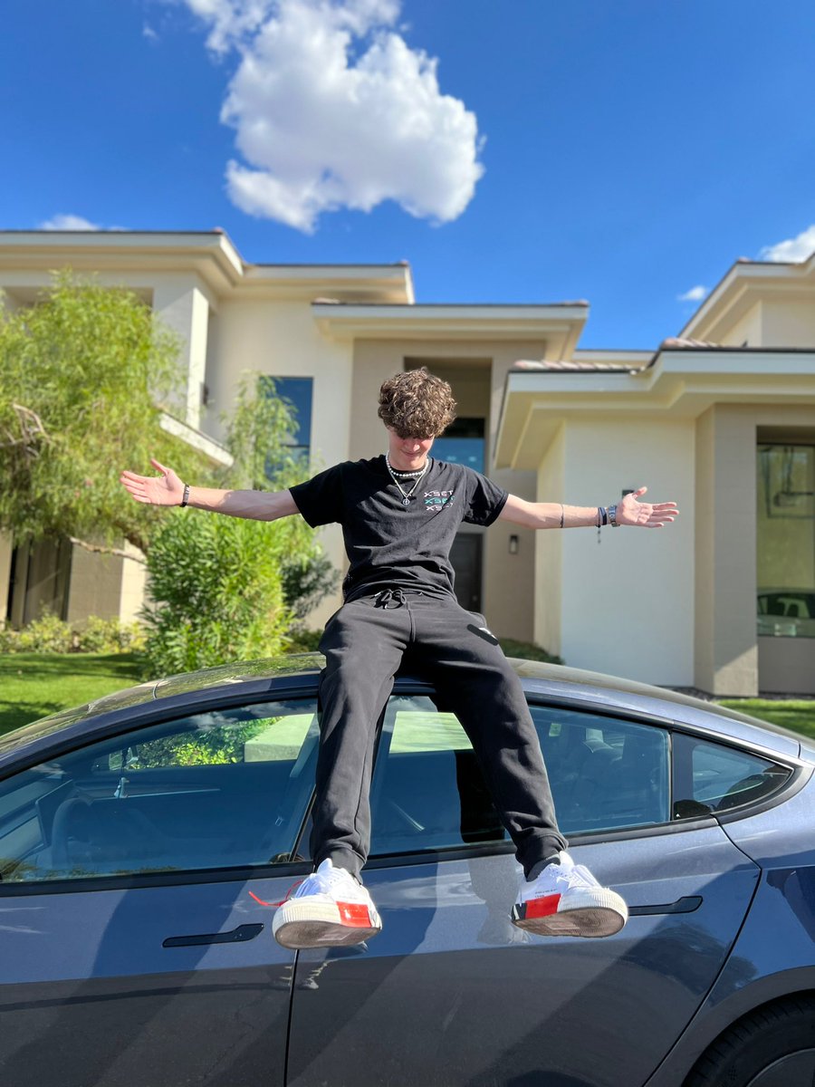 XSET Meta Exploration Collection🔭❌

$40 Gift Card Giveaway:
✅ Follow <a href="/XSET/">XSET</a> &amp; <a href="/KynoR6/">kyno</a> 
✅ Like and RT
✅ Tag 3 Friends

#RepTheSet❌ #Xplore22