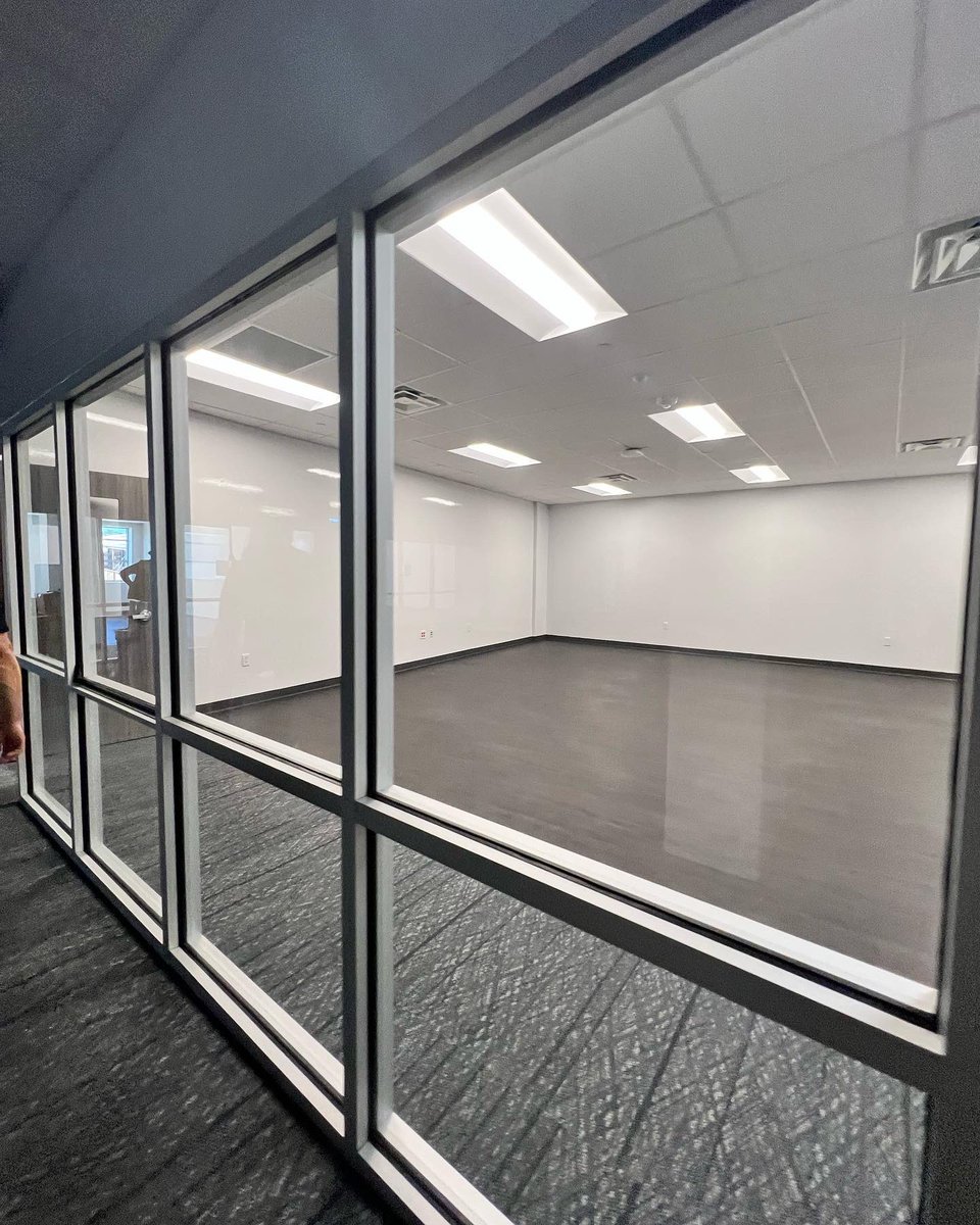 DeWitt_Perry's tweet image. Who is ready for a ✨RENOVATION UPDATE✨?! 
Look how gorgeous the school is looking! 🤩😍 
#EaglesRising #WatchUsSoar #CFBproud @CFBFacilities @CFBISD