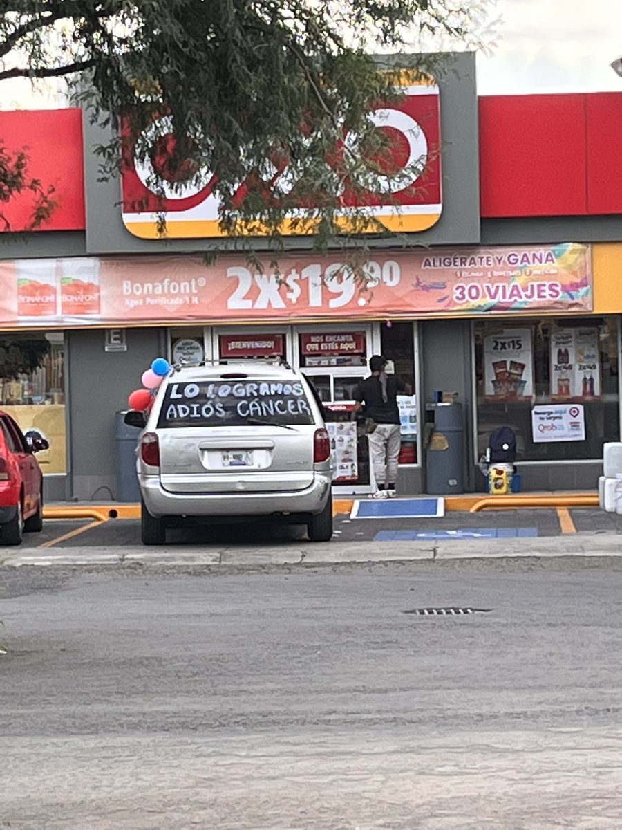 No puedo ni pensar lo que vivió esta familia , lo vi por jardines de la Hacienda #Queretaro y me cambio el día, ¡vive chingada madre vive! #QueAlegria