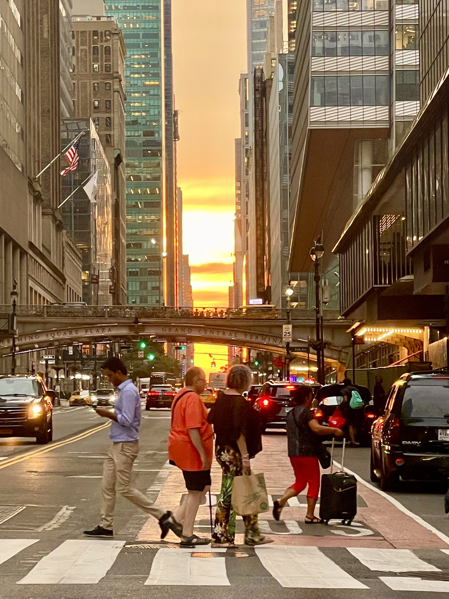 Vamosy Nyc 今年も見れたよマンハッタンヘンジ 嬉しいなあ ありがとう T Co Hwo7gsvdtu Twitter