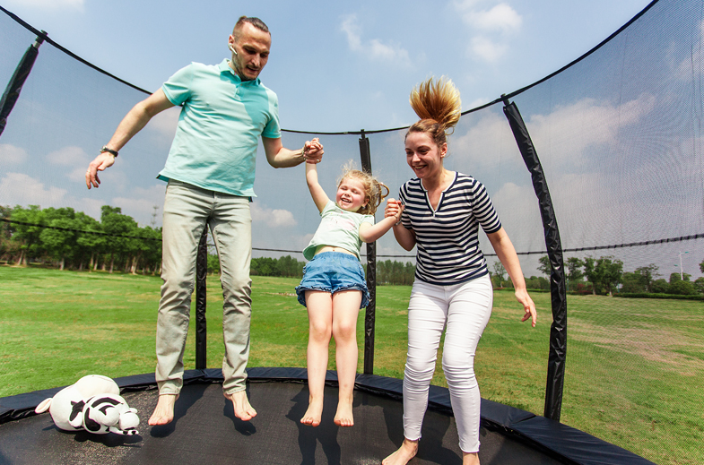 Have a childlike innocence in life, and your days will always be accompanied by happiness.
#outdoortrampoline #outdoortrampolineforkids #bigkidtrampoline