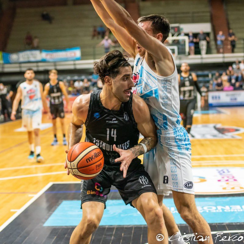 🗂 <a href="/sociosidscoliva/">INDEPENDIENTE OLIVA</a> sumó tres jugadores para la #LNB

⛹️<a href="/5Martincabrera/">Martin Cabrera</a> , Cristian Scaramuzzino y <a href="/MatiAristu4/">Mati Aristu</a> vestirán los colores de la I en la
próxima temporada de la #LigaNacional 

#LaLiga | 📸 Cristian Perco