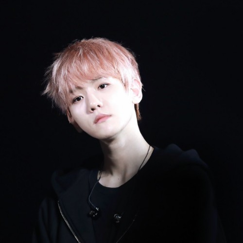 uwubyun's tweet photo. Baekhyun knew that it was him who broke everything off with Chanyeol. 

But why his heart still aches so much when he found out that Chanyeol is already in love with someone else? https://t.co/FEs48x5AX3