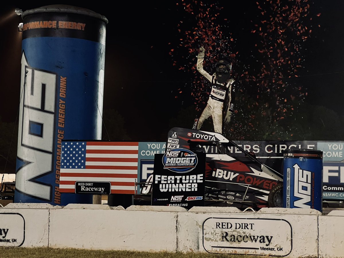 USACNation's tweet image. .@RyanTimms_5T WINS NIGHT #1 of #MAMW22 @RedDirtRaceway! 🏁

@NosEnergyDrink | @GSP_NA | @CookOut | @AMSOILINC