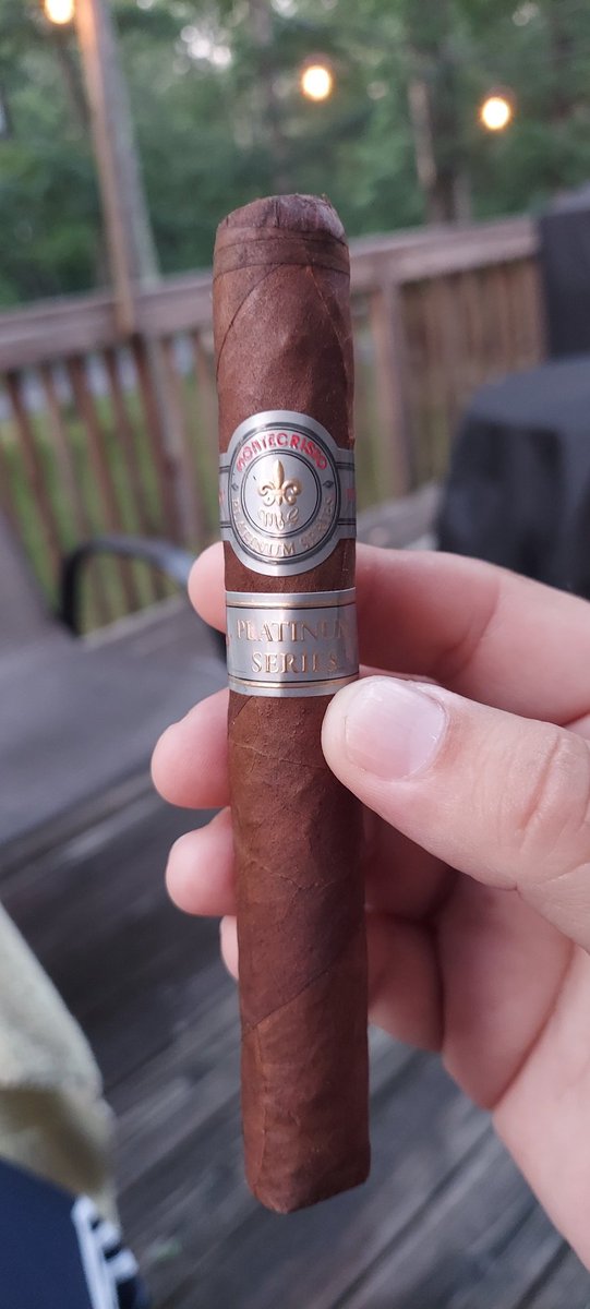 csb329's tweet photo. Time for a #ToreUpTuesday cigar. One of my favorite Montes. #OGMisfitGang #NeverARepeat #CigarSniffers #BeAMisfit https://t.co/BsP6aVXM5w