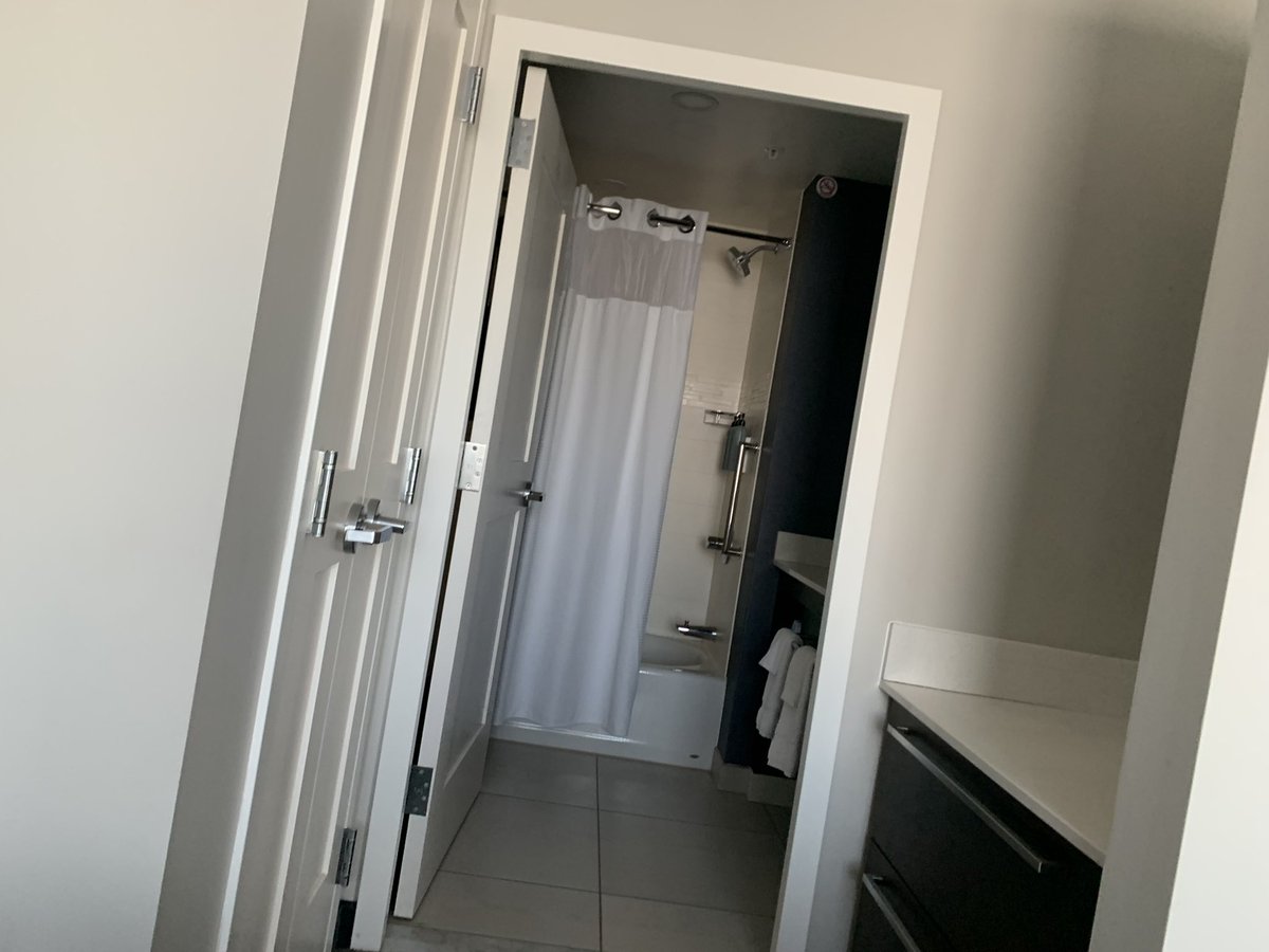 Auserox's tweet photo. My place for next 2 months, loving NY so far 😎 https://t.co/1focBnoDgf
