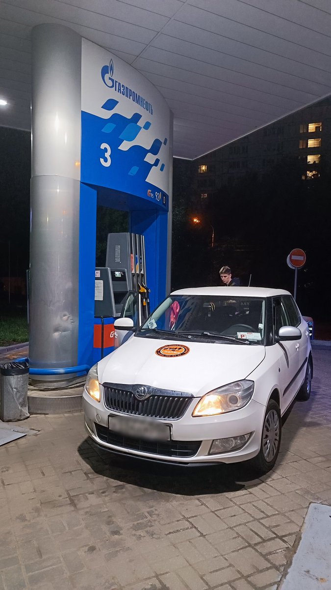 И снова ночь. И снова поиск. И снова под колесами шуршат километры дорог. И снова НАЙДЕН.ЖИВ. Спасибо #АЗСГазпромНефть и всем неравнодушным людям программы <a href="/gpnbonus/">АЗС Газпромнефть</a> за возможность родным услышать эти 2 заветных слова