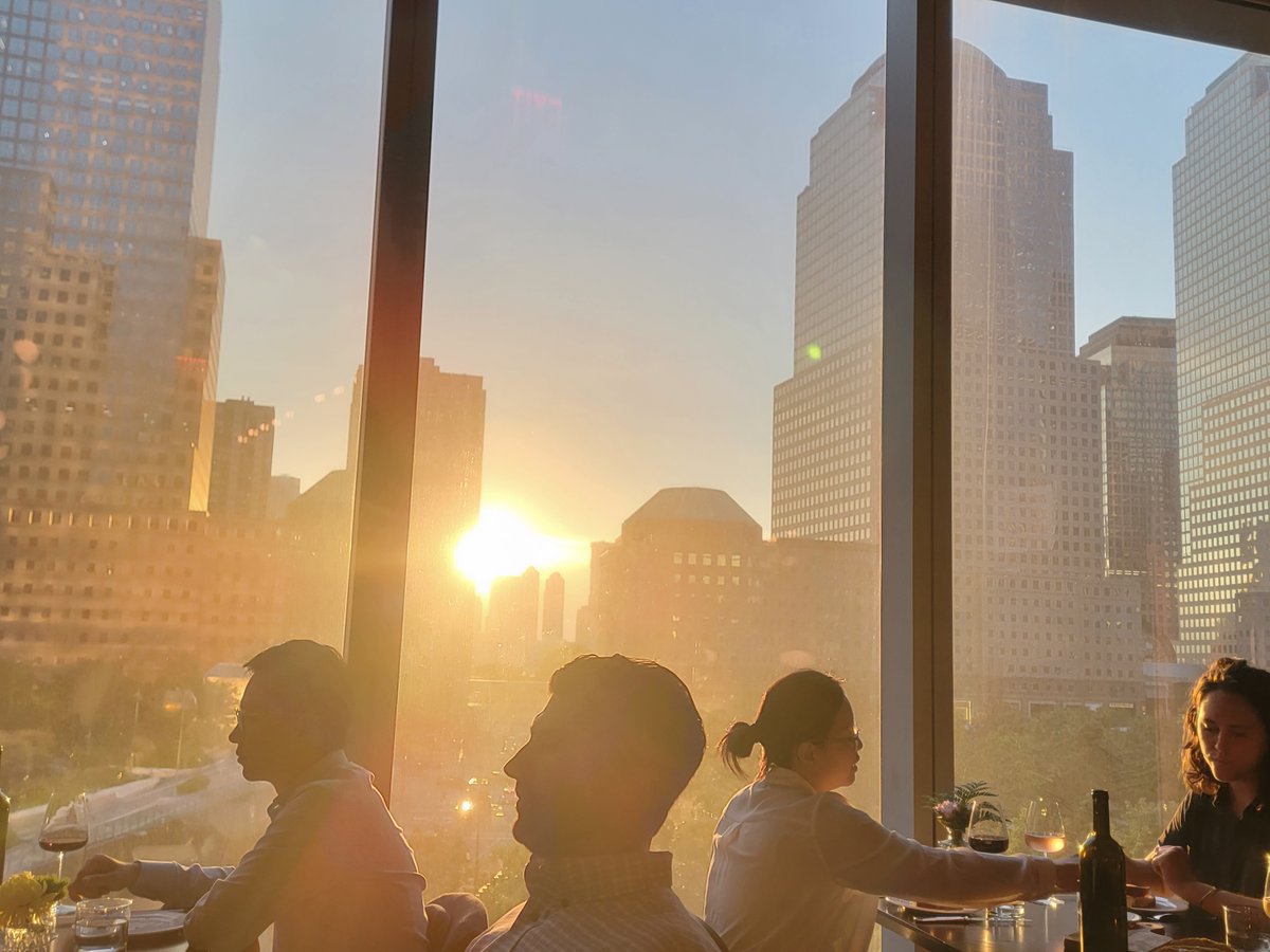 MikeNadeauIT's tweet photo. #Manhattanhenge https://t.co/mY5kWE6Qzt