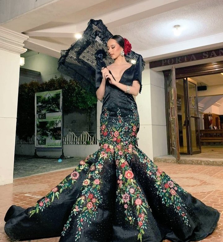 DailyNewsPhil's tweet photo. Actress, host and model Nicky Gilbert @nickygilbert5 on her elegant Filipiniana dress. Nicky will be hosting soon Simply Exquisite!, is an show which will premiere on Kumu app on September 8 from 8PM to 9PM. The show is about celebrities fashion and lifestyle.  #NickyGilbert https://t.co/GgsbVdvDuv
