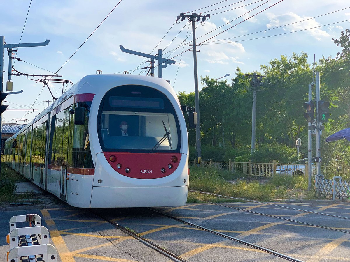 VisitBeijingcn's tweet photo. The Xijiao Line is the city's first modern tramline. Connecting from Beijing Metro Line 10, the tram offers a scenic way to travel to famous Haidian landmarks, including the Summer Palace and the Fragrant Hills. 

📍 Beijing Modern Tram Xijiao Line

#tram #tramlines #beijing https://t.co/hBDshcBcxR